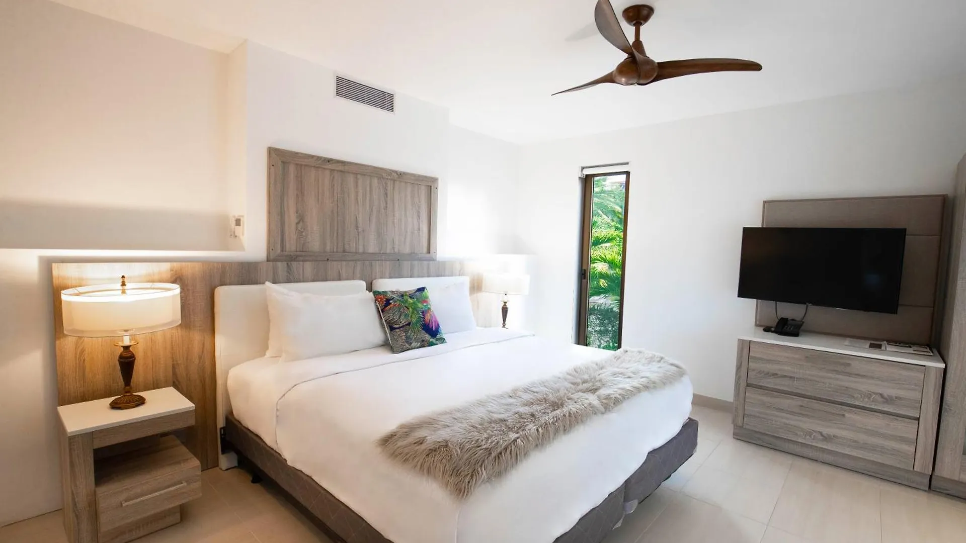 Hodges Bay Resort & Spa, An Hq Luxury Resort & Residences 세인트존스